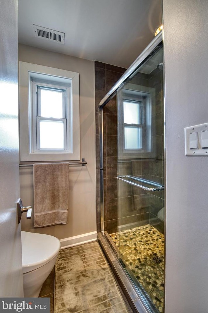 4522 Traymore St, Bethesda MD  20814-3965 exterior