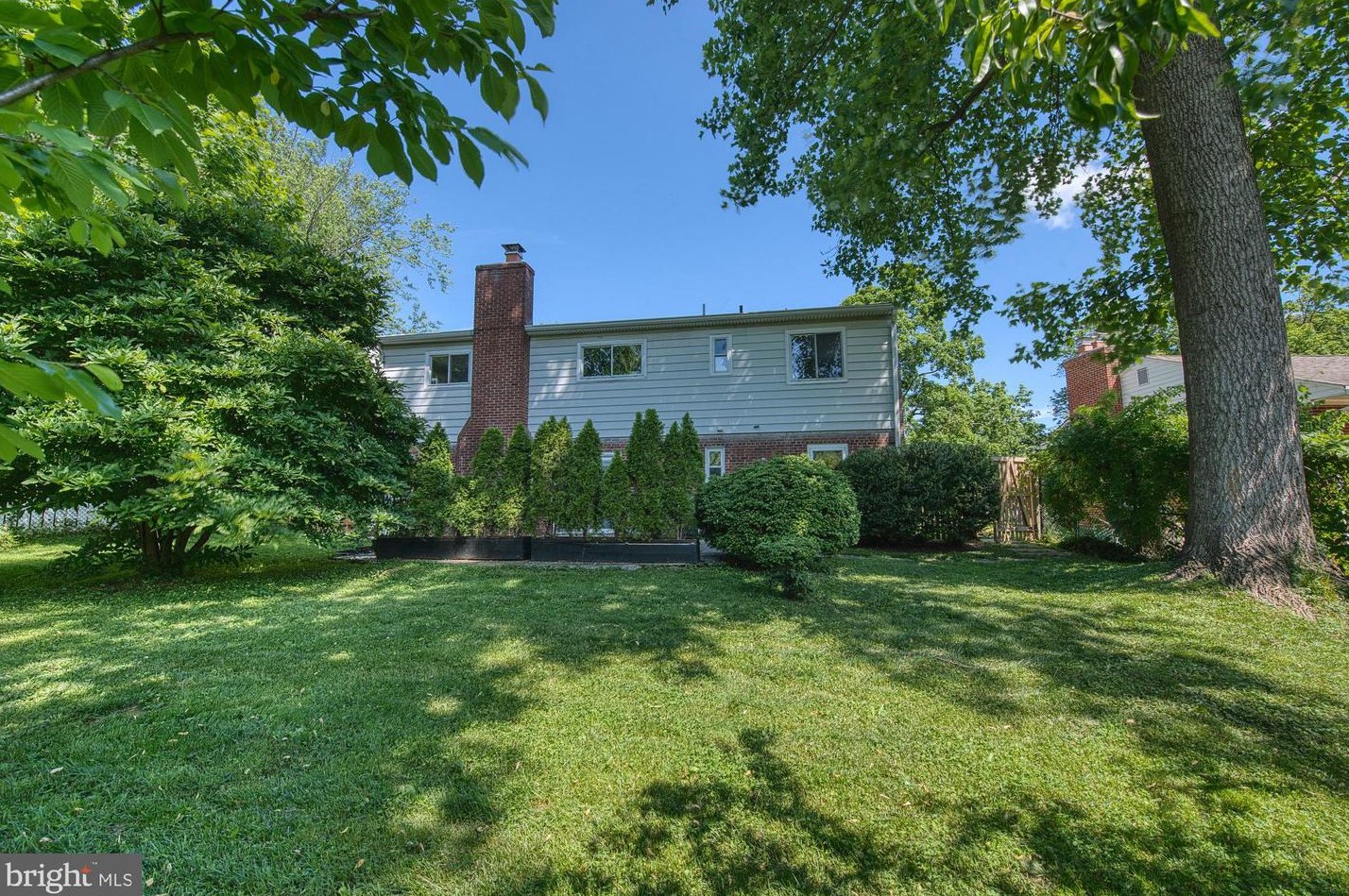 4522 Traymore St, Bethesda MD  20814-3965 exterior