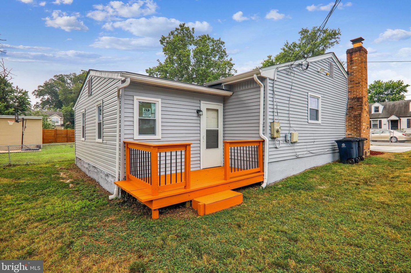 4900 Emo St, Capitol Heights MD  20743-2835 exterior