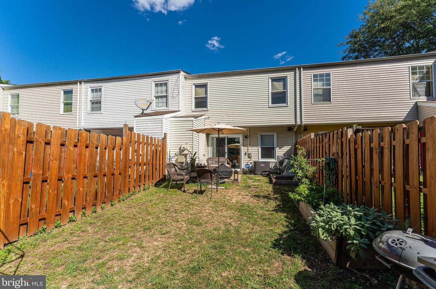 5813 Folgate Ct, Capitol Heights MD 20743-4243 exterior