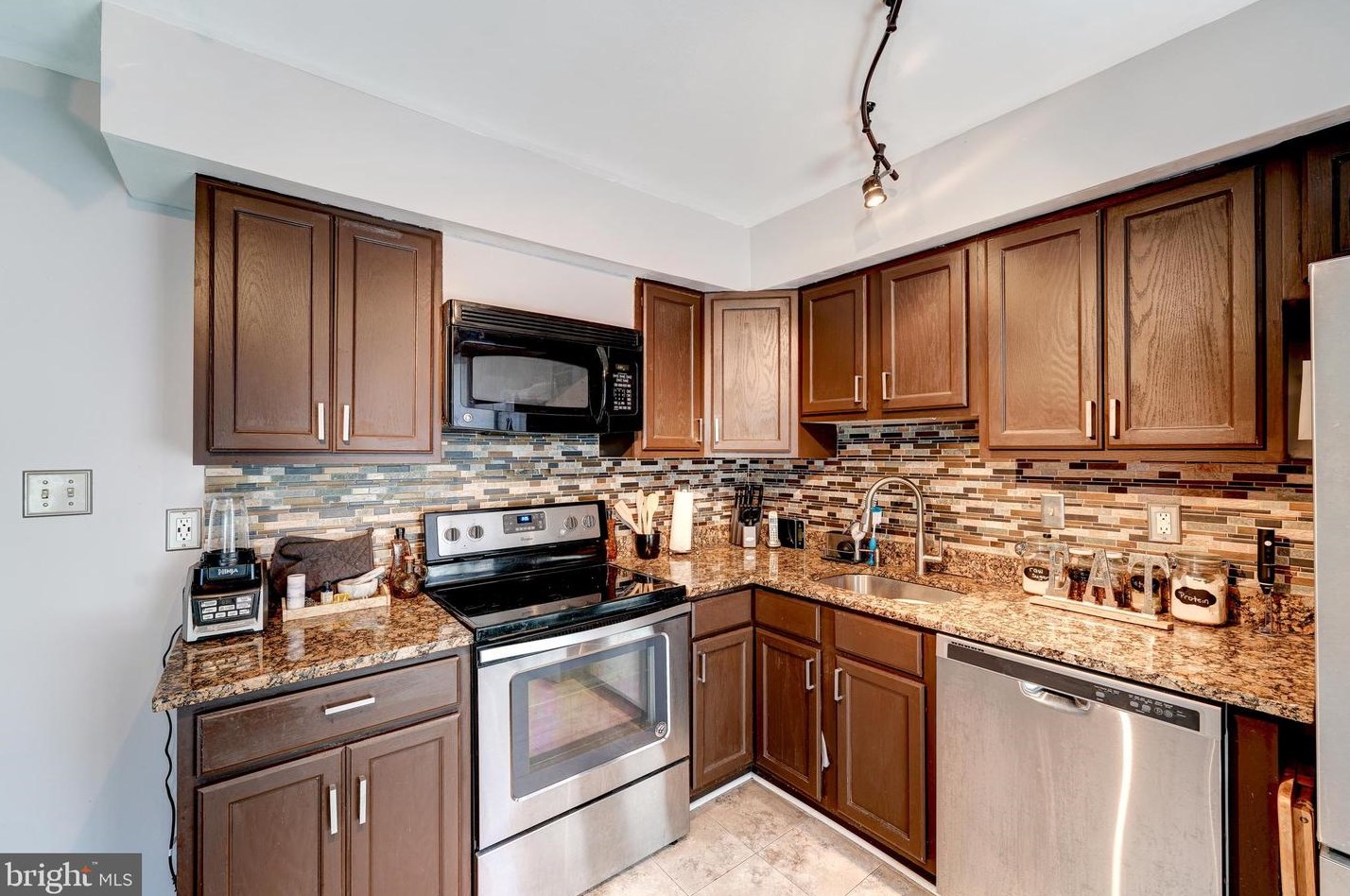 5813 Folgate Ct, Capitol Heights MD 20743-4243 exterior