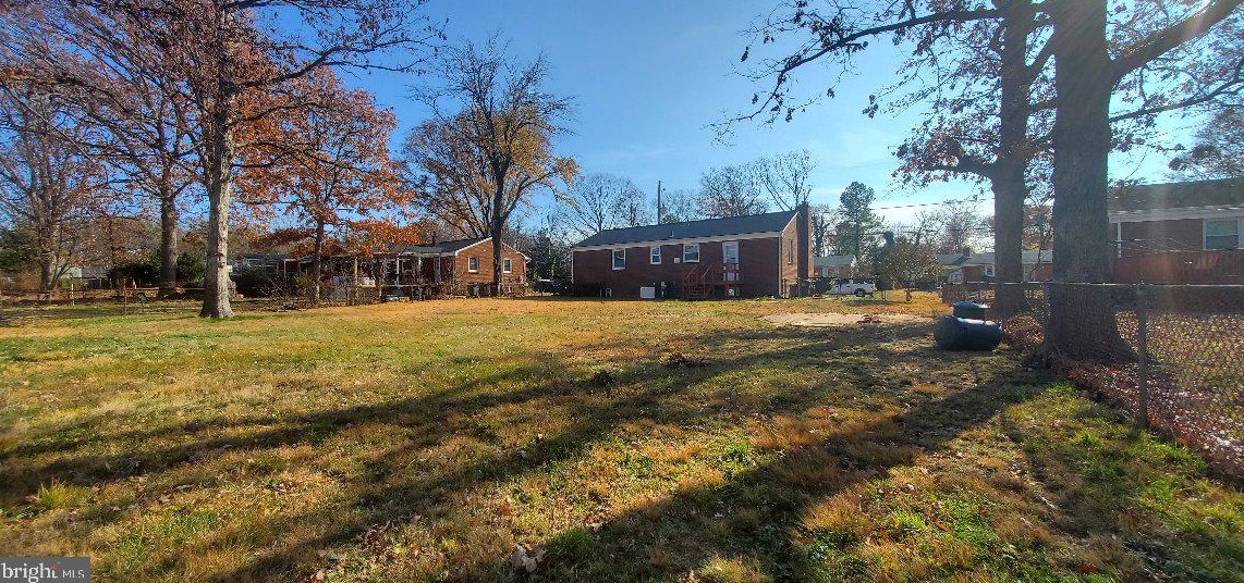 5706 Spruce Dr, Clinton MD 20735-1454 exterior