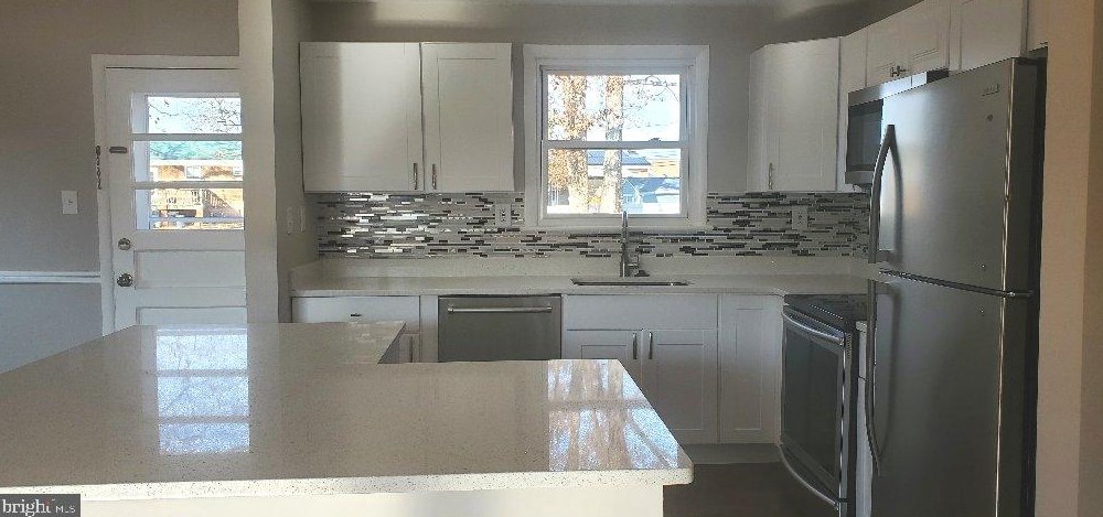 5706 Spruce Dr, Clinton MD 20735-1454 exterior