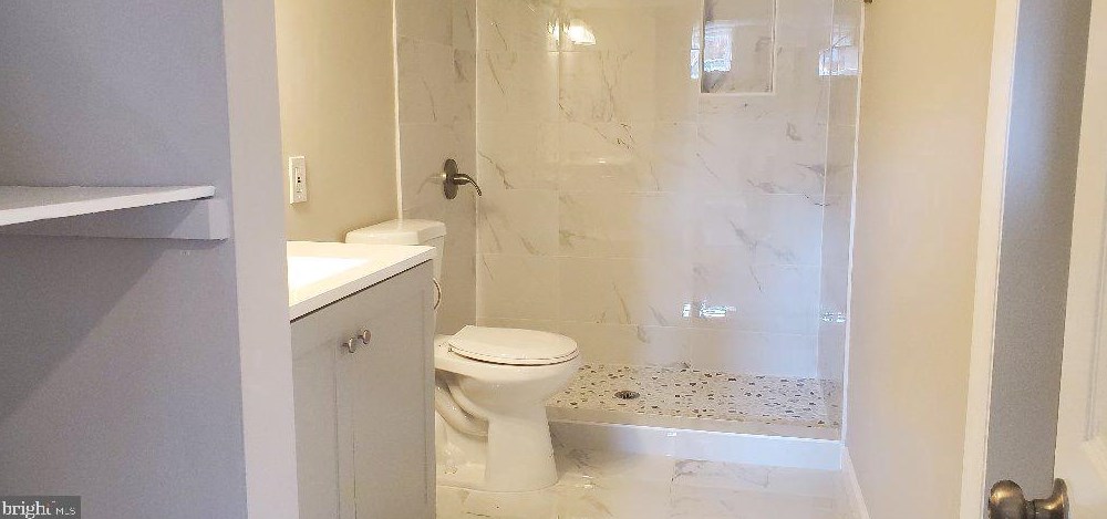 5706 Spruce Dr, Clinton MD 20735-1454 exterior