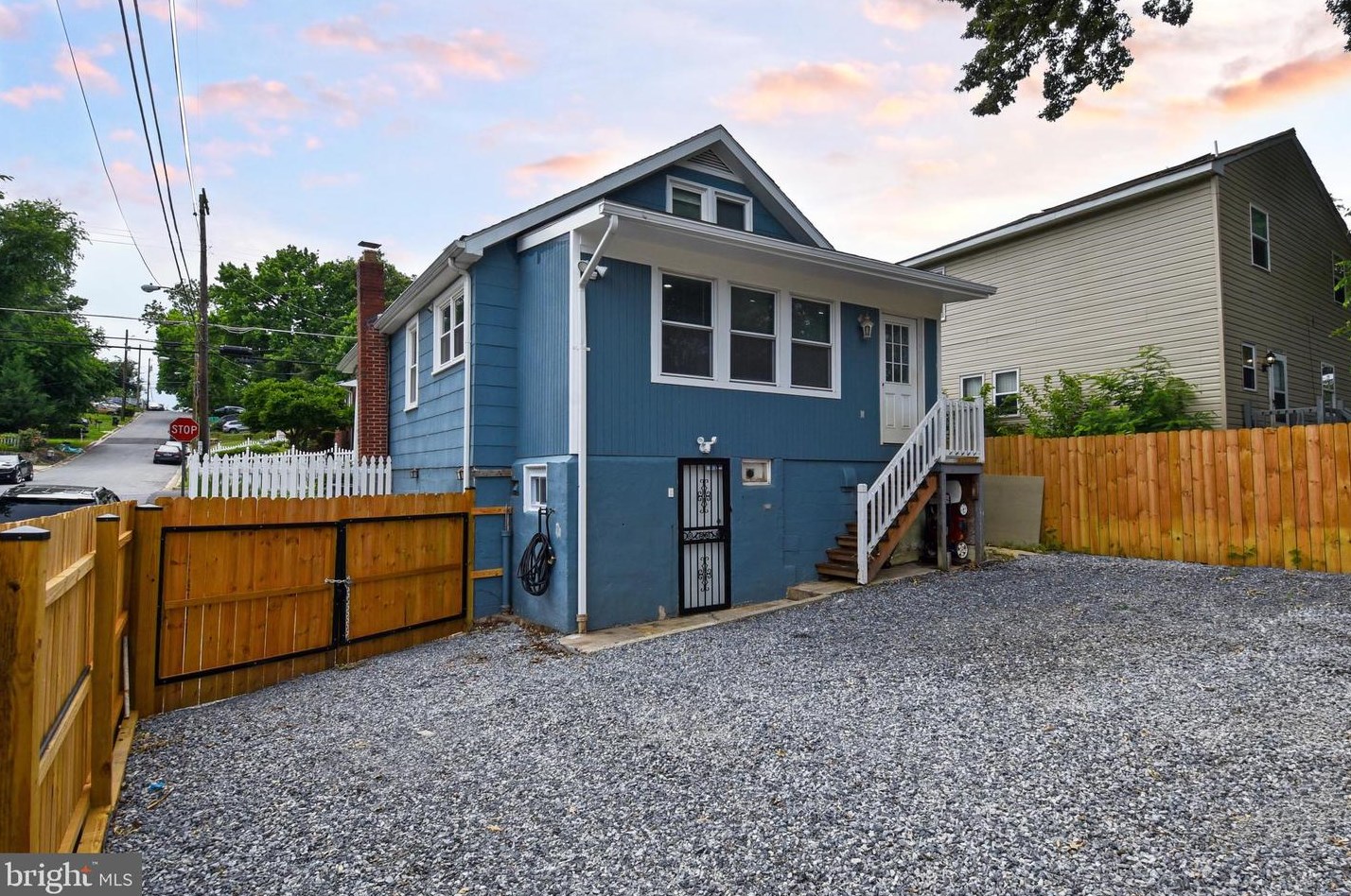 4718 Gunther St, Capitol Heights MD  20743-3925 exterior