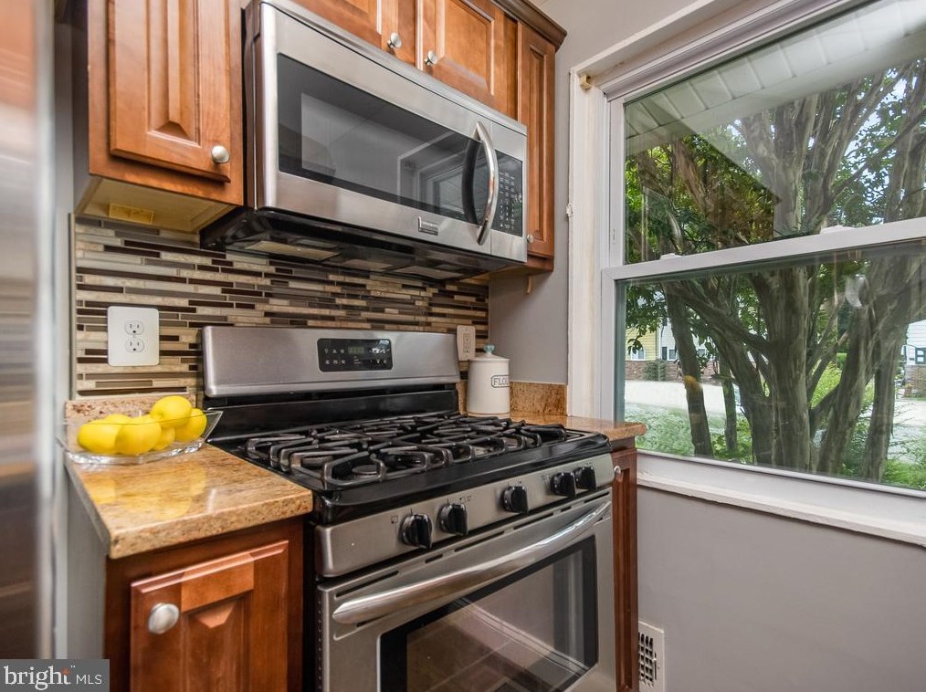 619 Birchleaf Ave, Capitol Heights MD  20743-1802 exterior