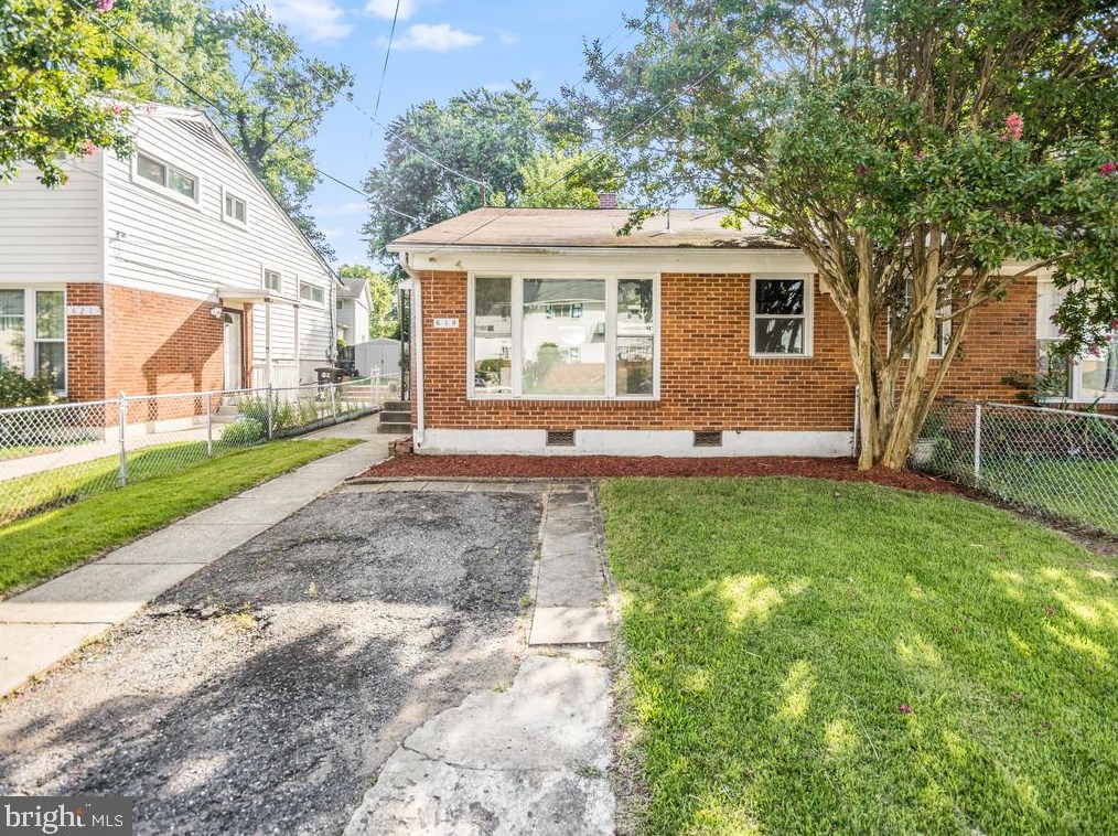 619 Birchleaf Ave, Capitol Heights MD  20743-1802 exterior