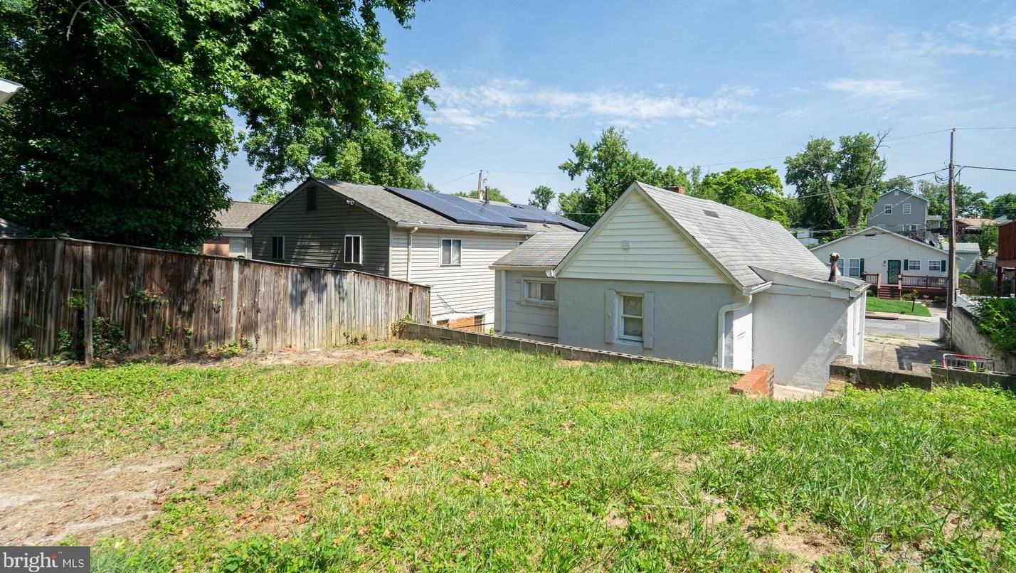 310 Elmleaf Ave, Capitol Heights MD  20743-2529 exterior