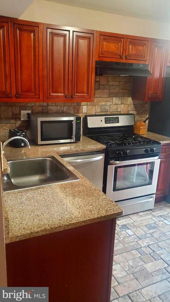 923 Clovis Ave, Capitol Heights MD 20743-3943 exterior