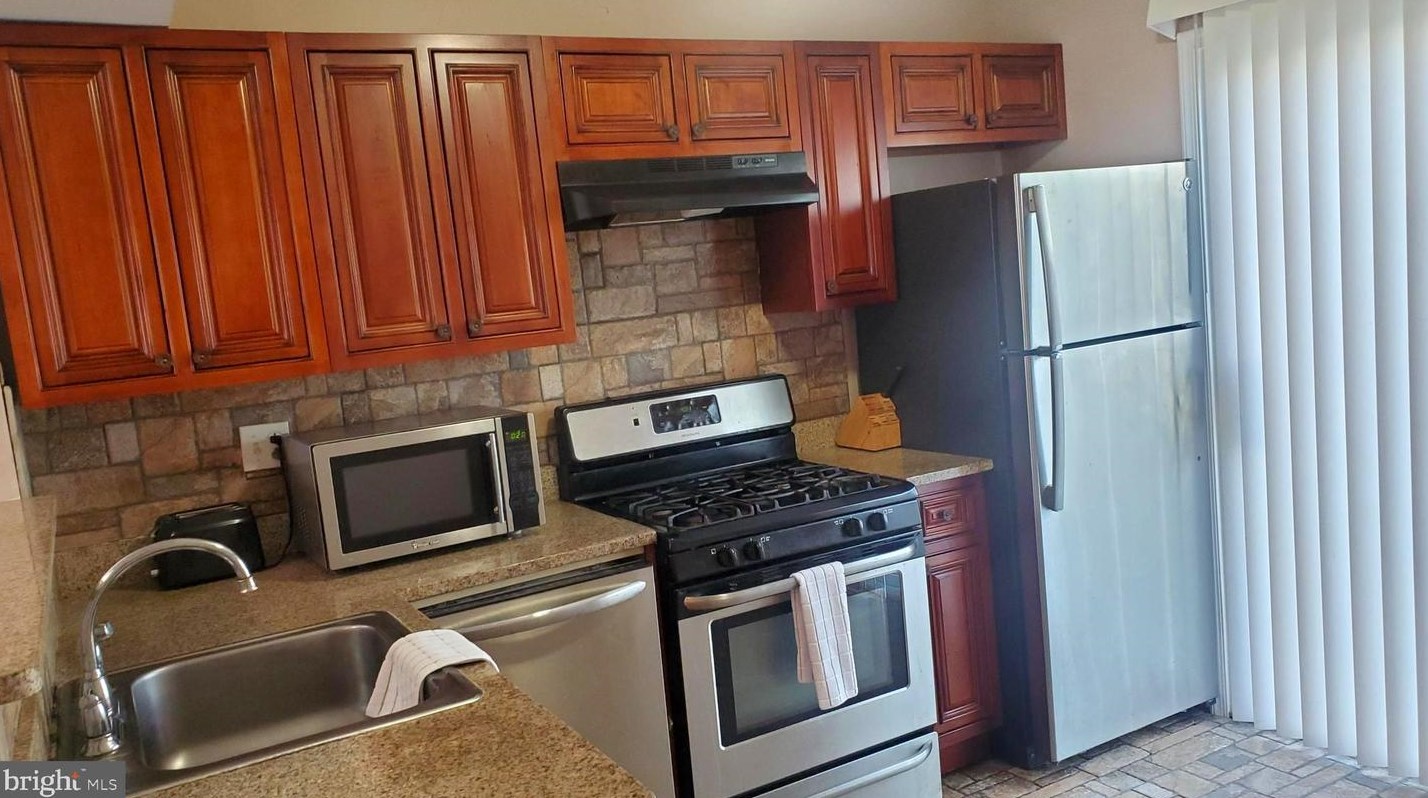 923 Clovis Ave, Capitol Heights MD 20743-3943 exterior