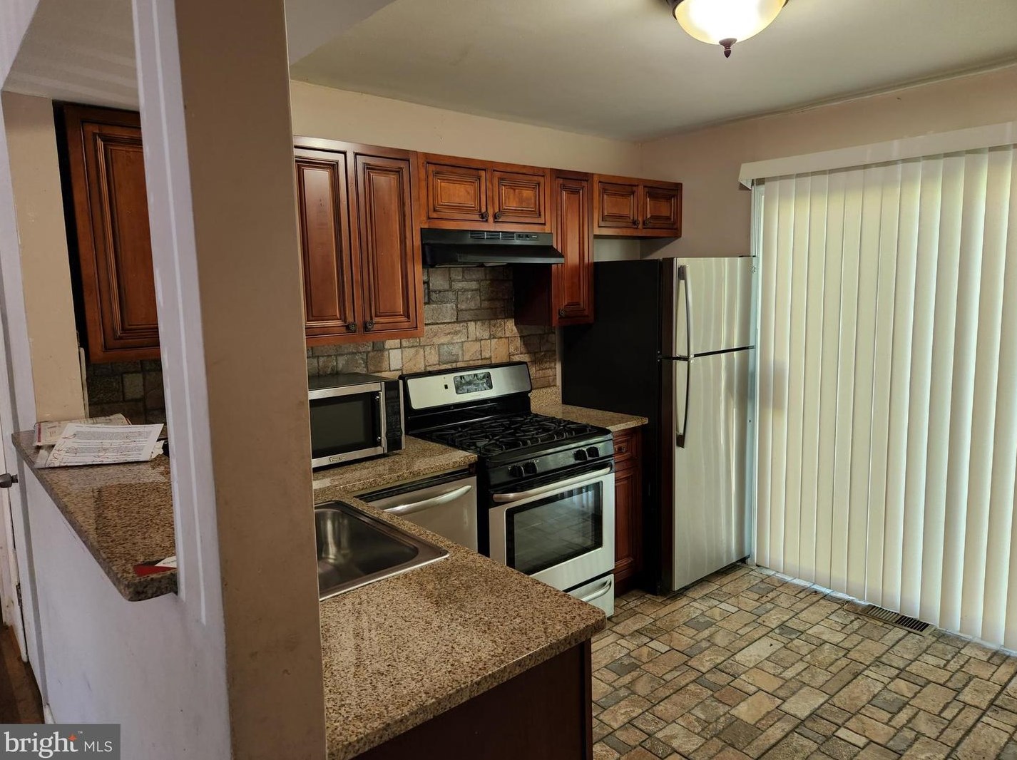 923 Clovis Ave, Capitol Heights MD 20743-3943 exterior