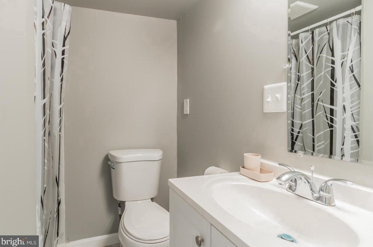 3904 Byers St, Capitol Heights MD 20743-5727 exterior