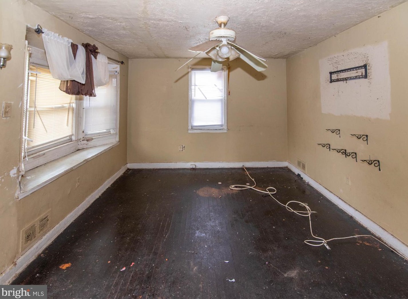 5120 Doppler St, Capitol Heights MD 20743-2869 exterior