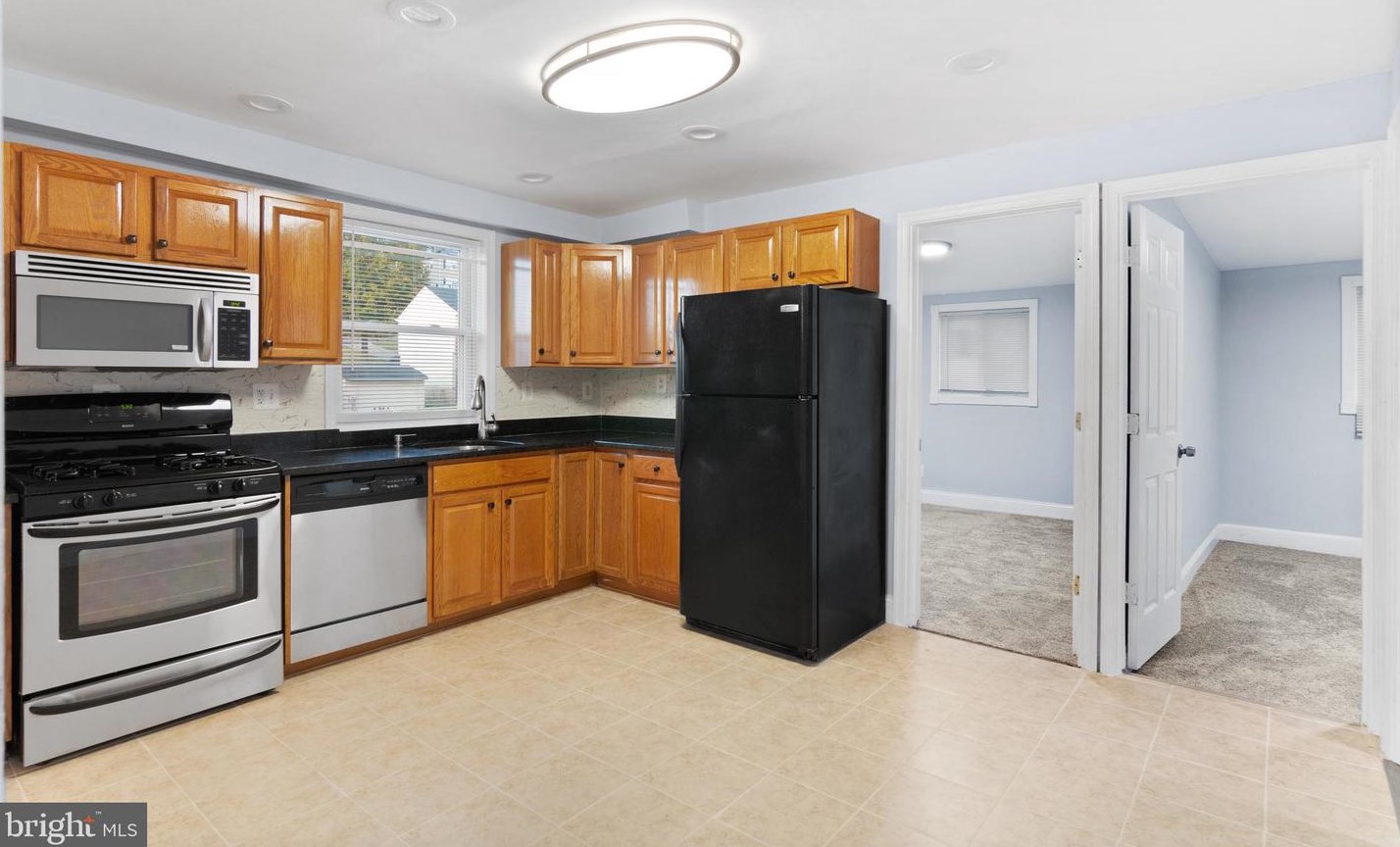 911 Balsamtree Dr, Capitol Heights MD 20743-1427 exterior