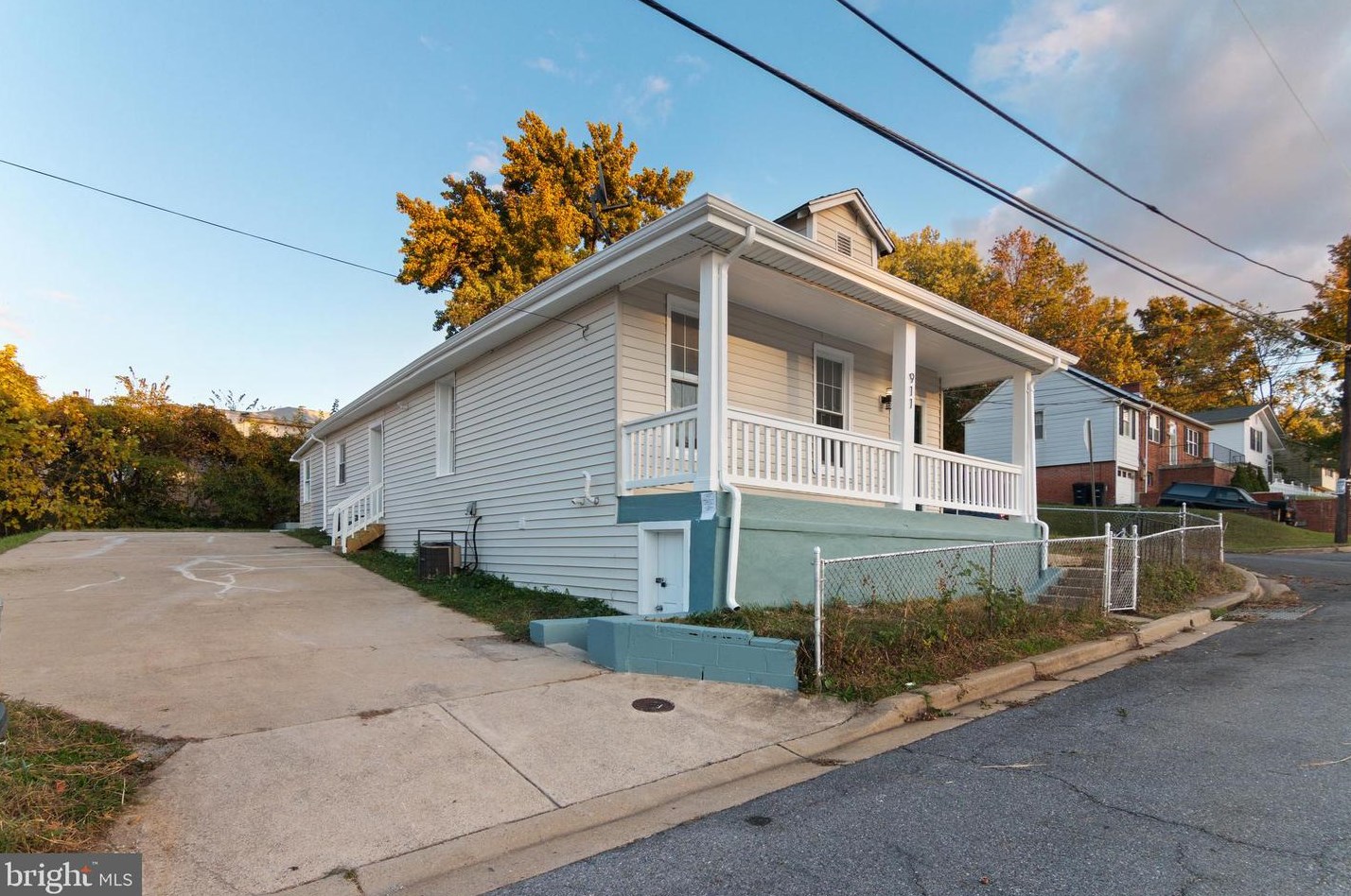 911 Balsamtree Dr, Capitol Heights MD 20743-1427 exterior