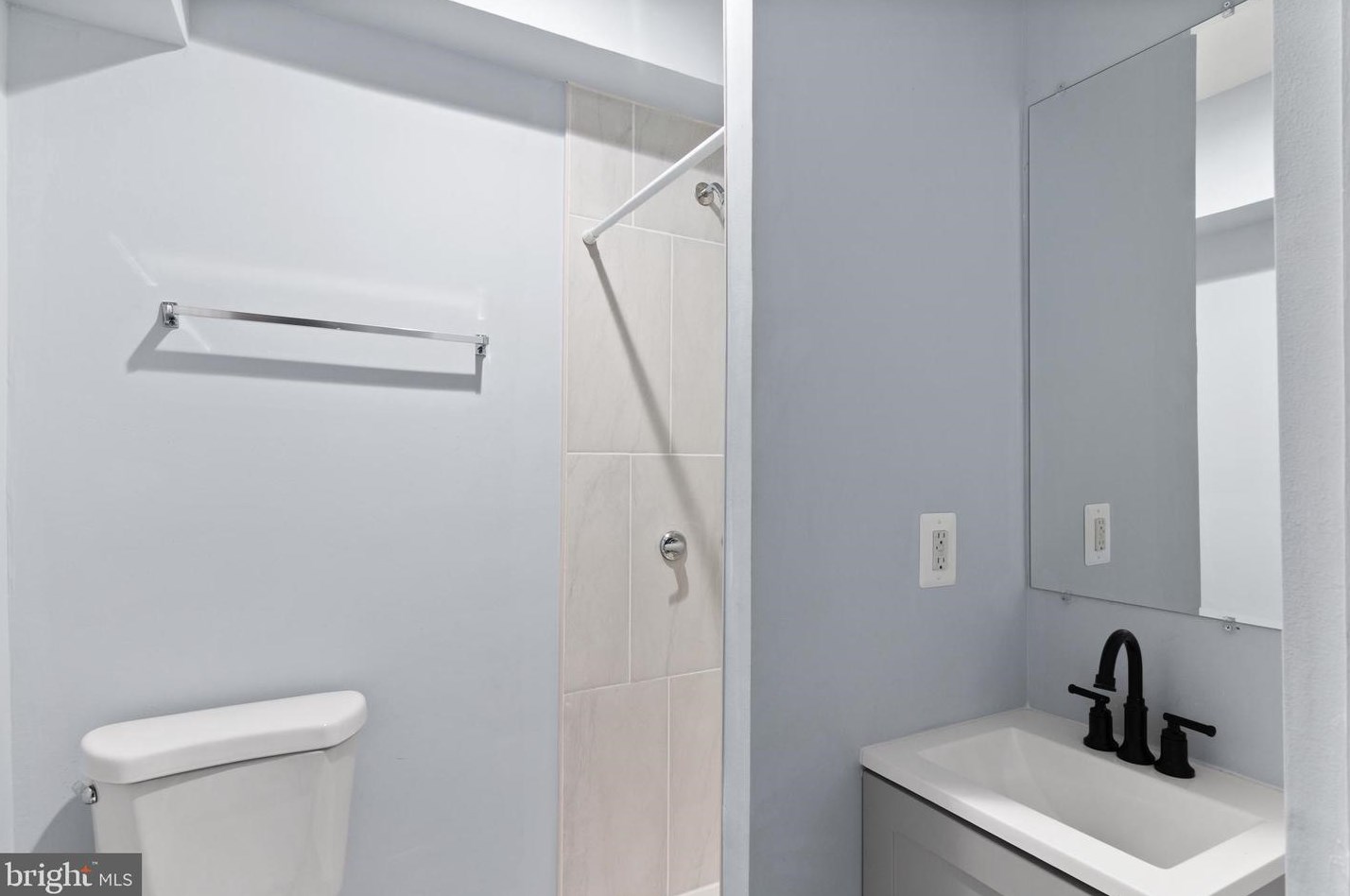 911 Balsamtree Dr, Capitol Heights MD 20743-1427 exterior