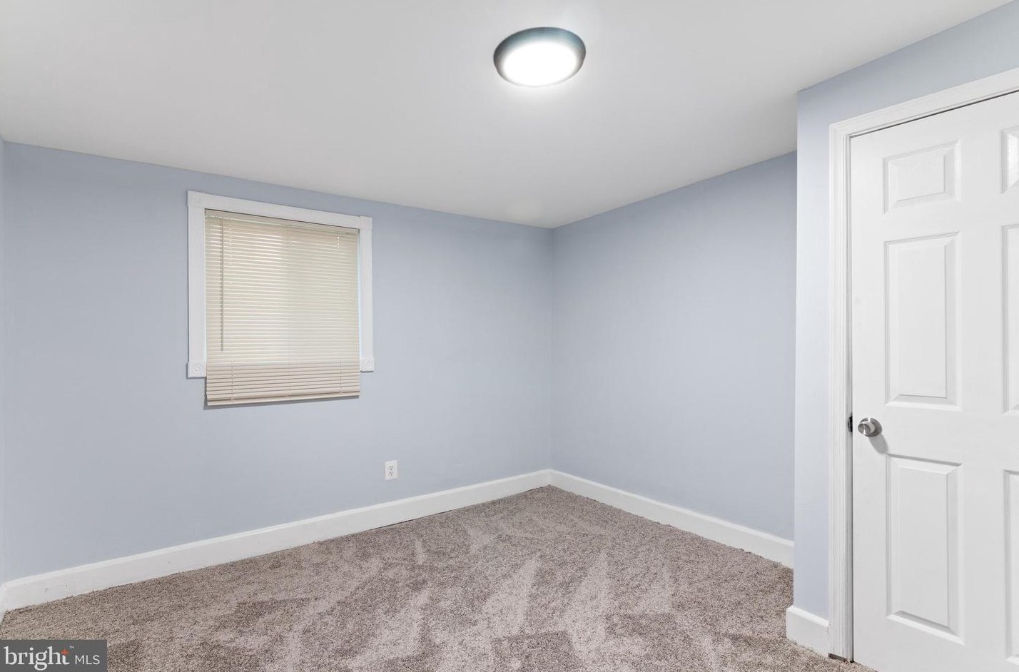 911 Balsamtree Dr, Capitol Heights MD 20743-1427 exterior