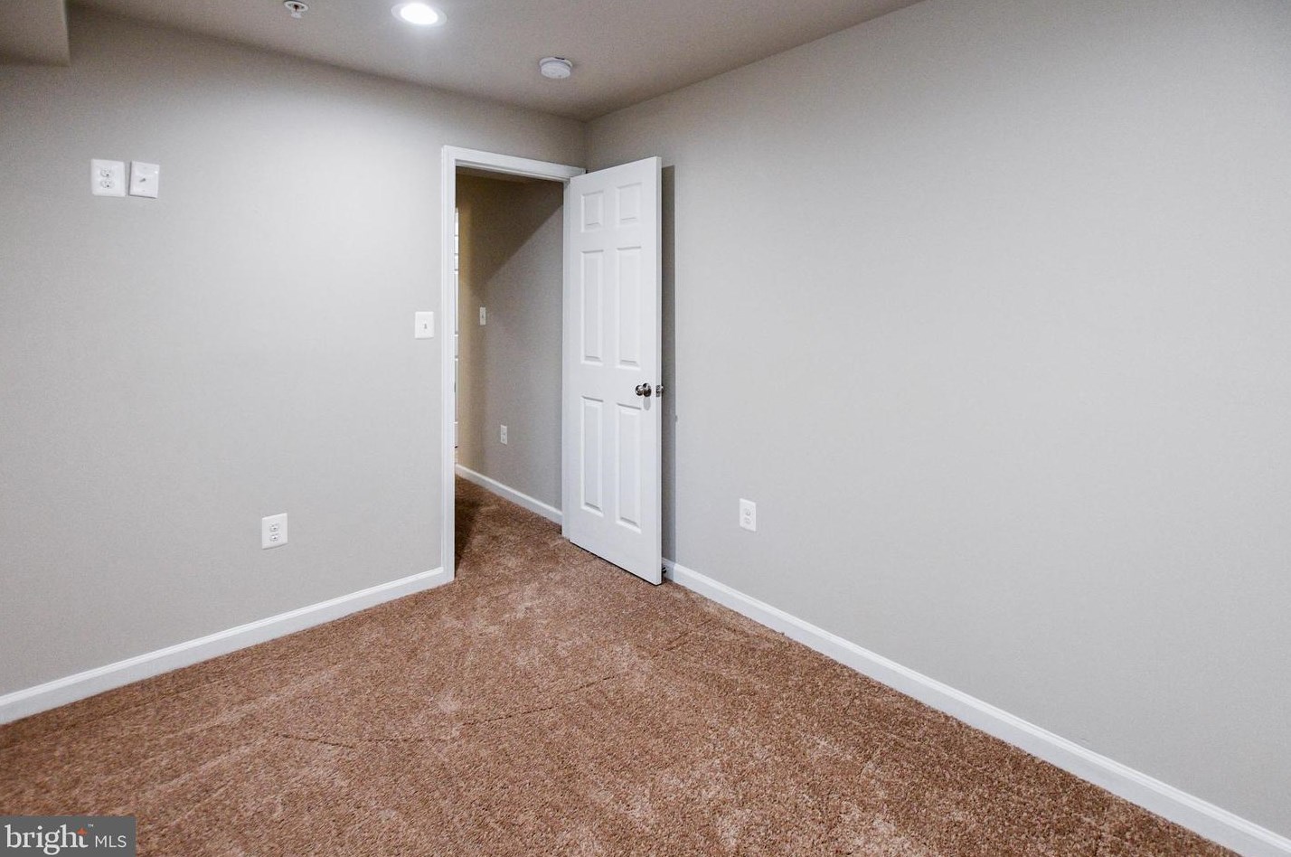 5022 Emo St, Capitol Heights MD  20743-2862 exterior