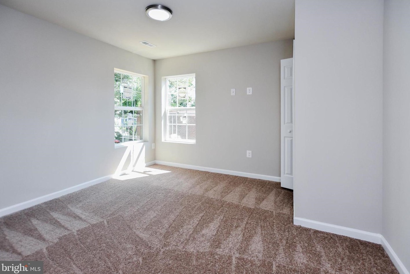 5022 Emo St, Capitol Heights MD  20743-2862 exterior