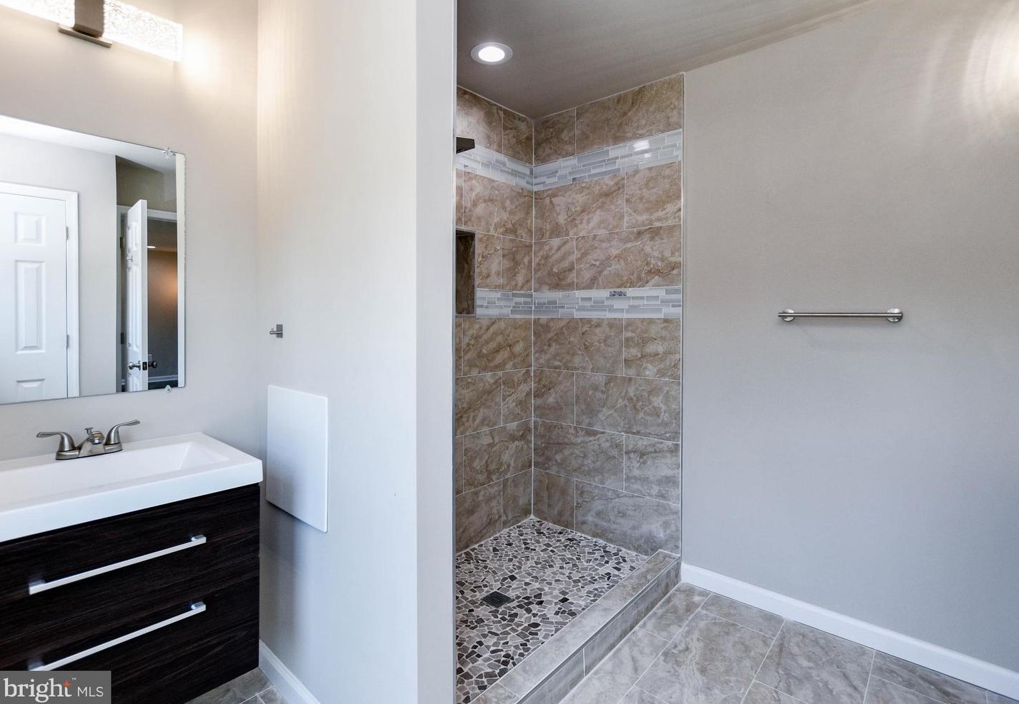 5022 Emo St, Capitol Heights MD  20743-2862 exterior