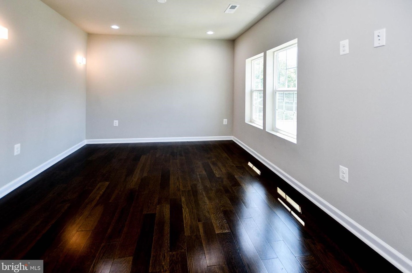 5022 Emo St, Capitol Heights MD  20743-2862 exterior