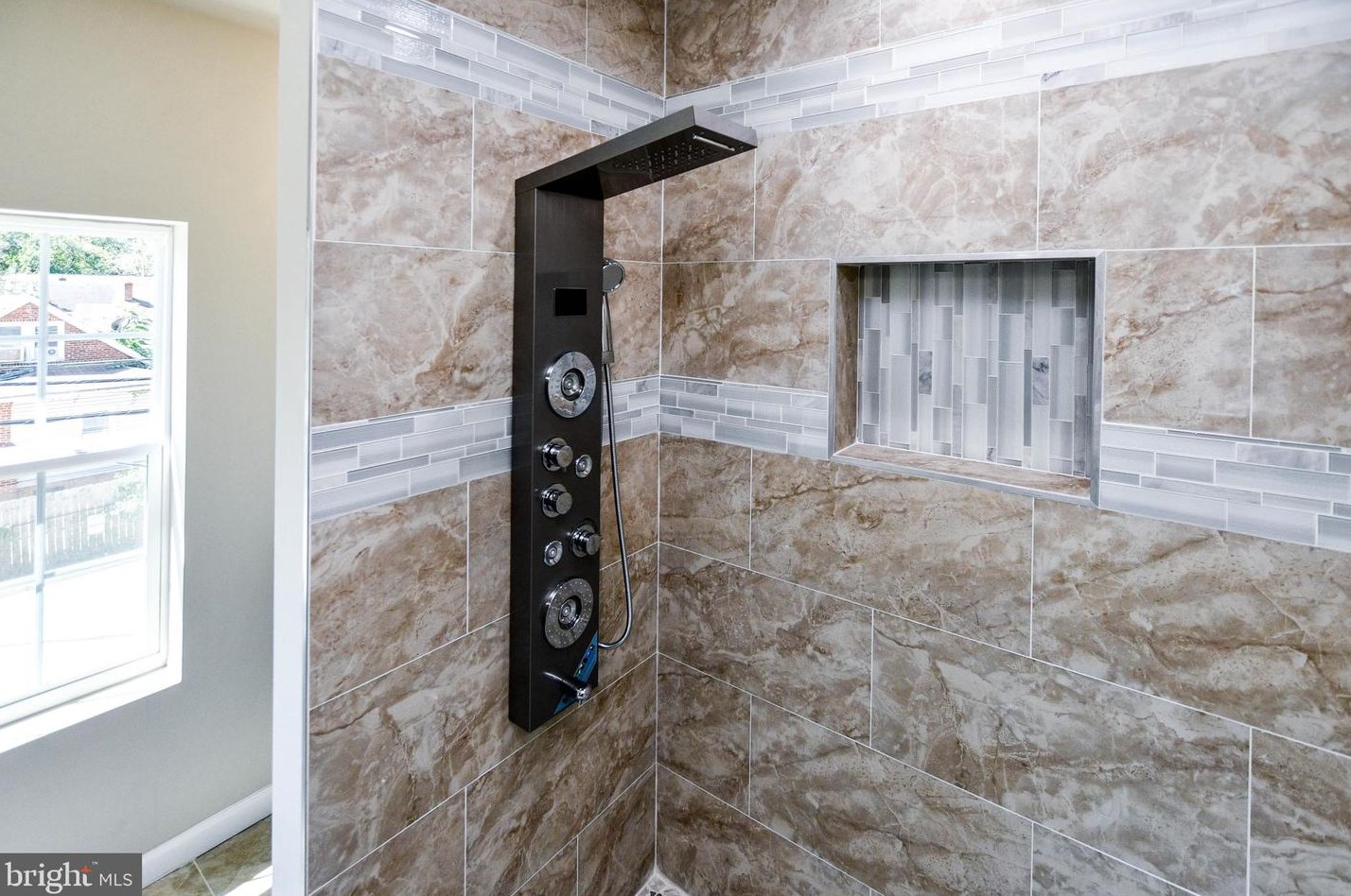 5022 Emo St, Capitol Heights MD  20743-2862 exterior