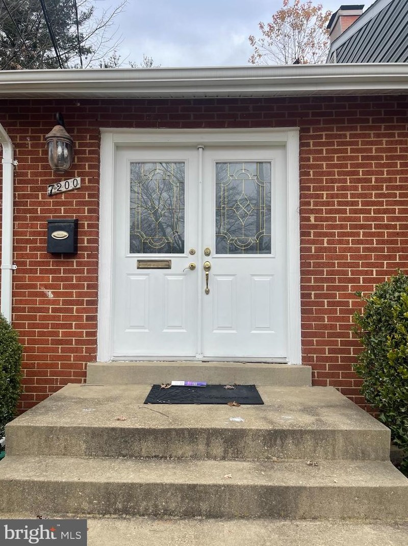7200 Cloverdale Dr, Oxon Hill MD  20745-1520 exterior
