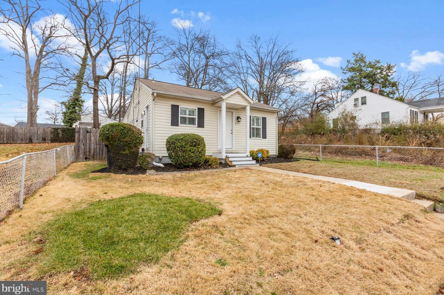 617 Goldleaf Ave, Capitol Heights MD  20743-2417 exterior