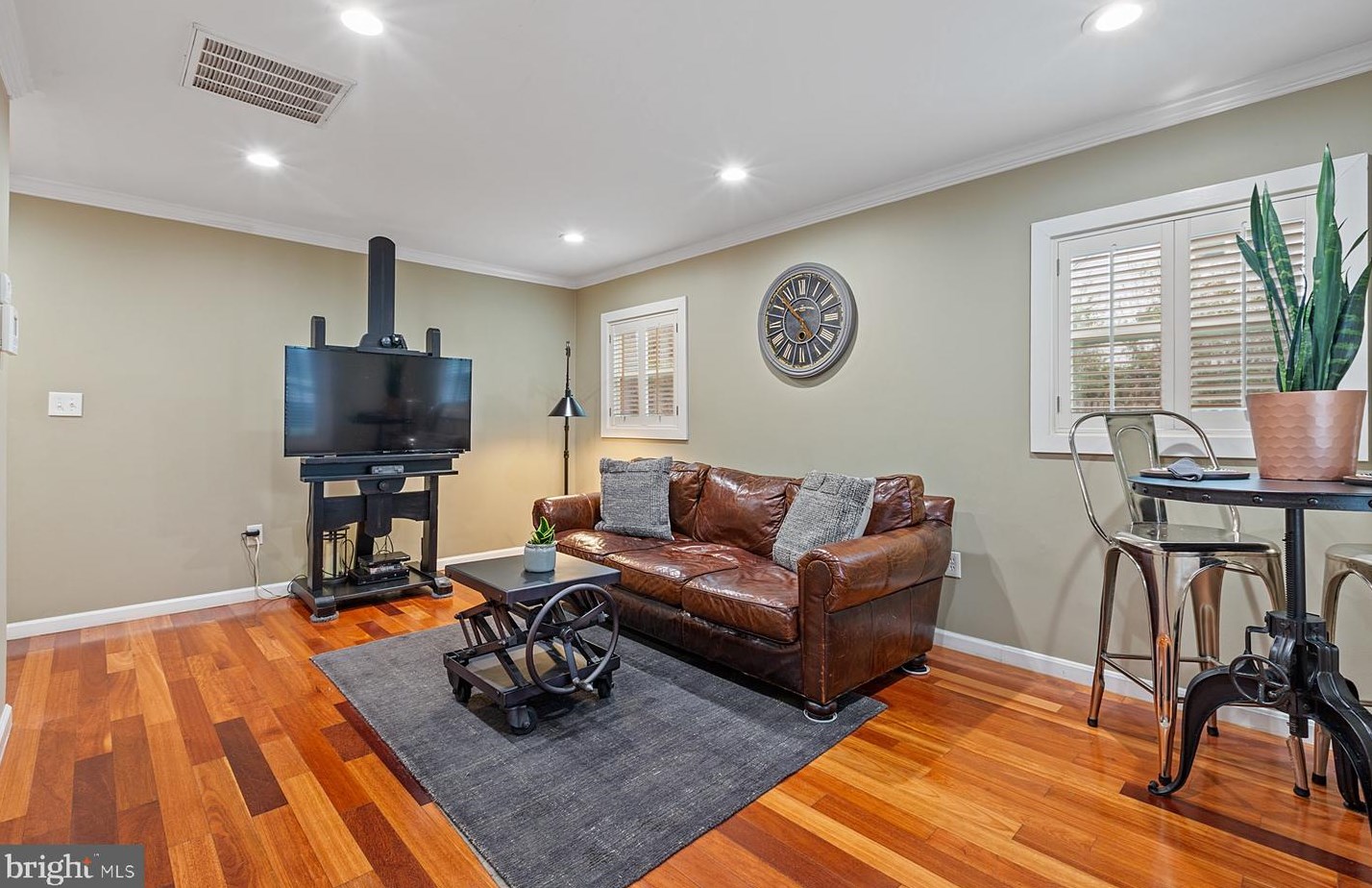 617 Goldleaf Ave, Capitol Heights MD  20743-2417 exterior