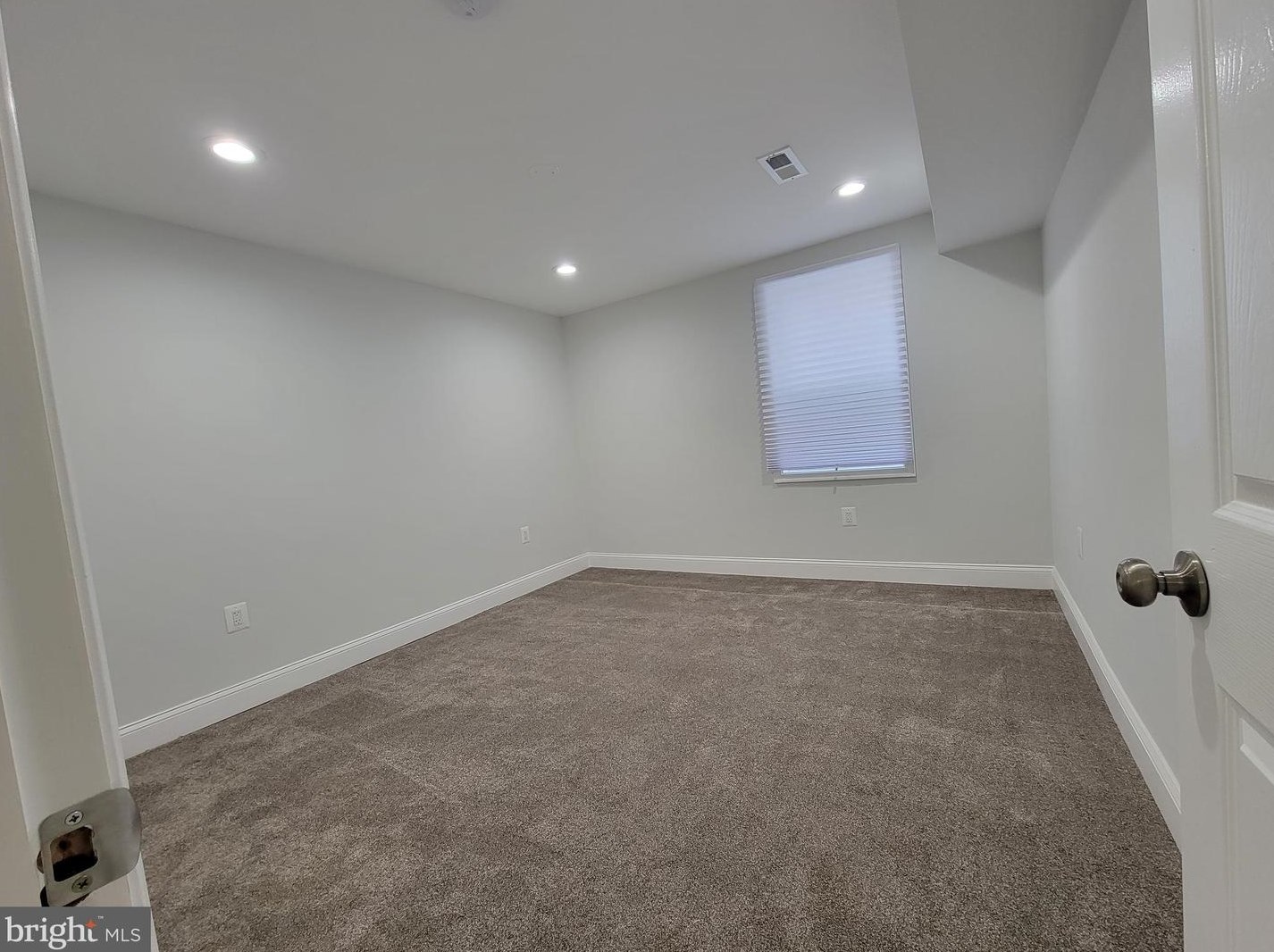 5629 Southern Ave, Capitol Heights MD  20743-2880 exterior