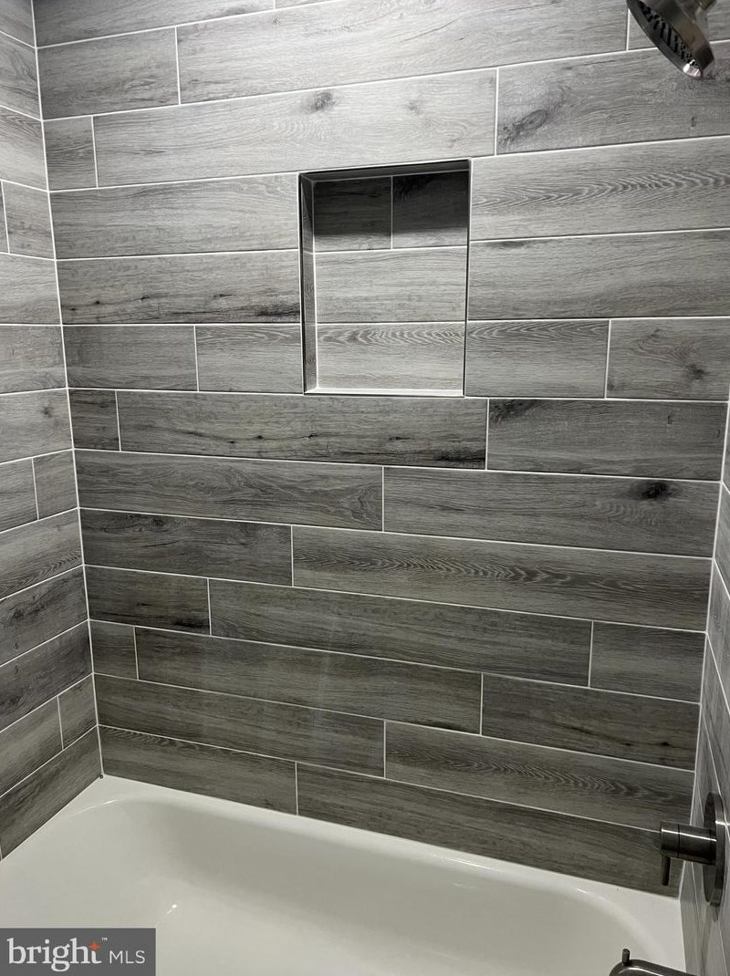 9511 Dalmatia Dr, Clinton MD  20735-4404 exterior