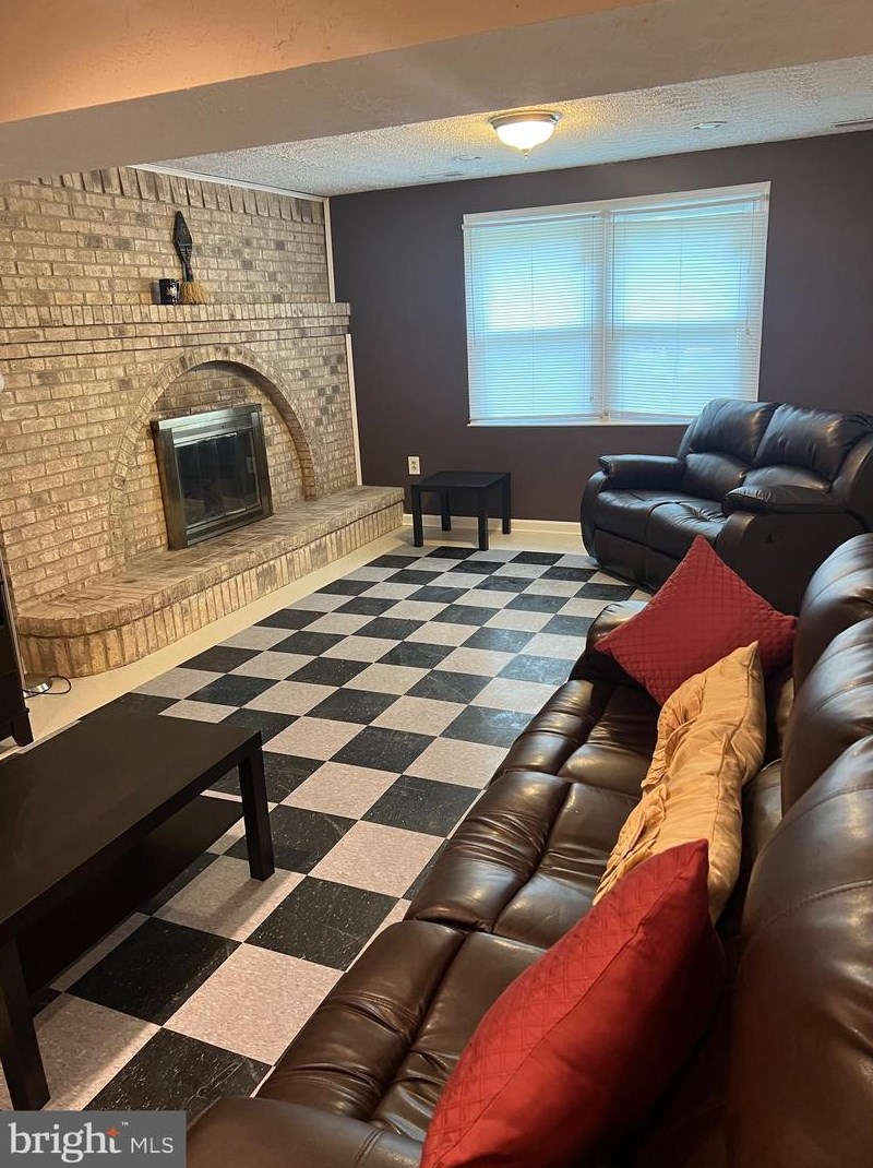 9511 Dalmatia Dr, Clinton MD  20735-4404 exterior