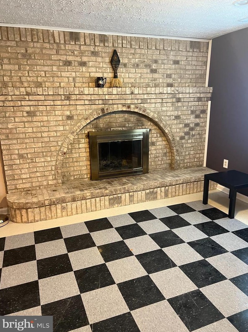 9511 Dalmatia Dr, Clinton MD  20735-4404 exterior