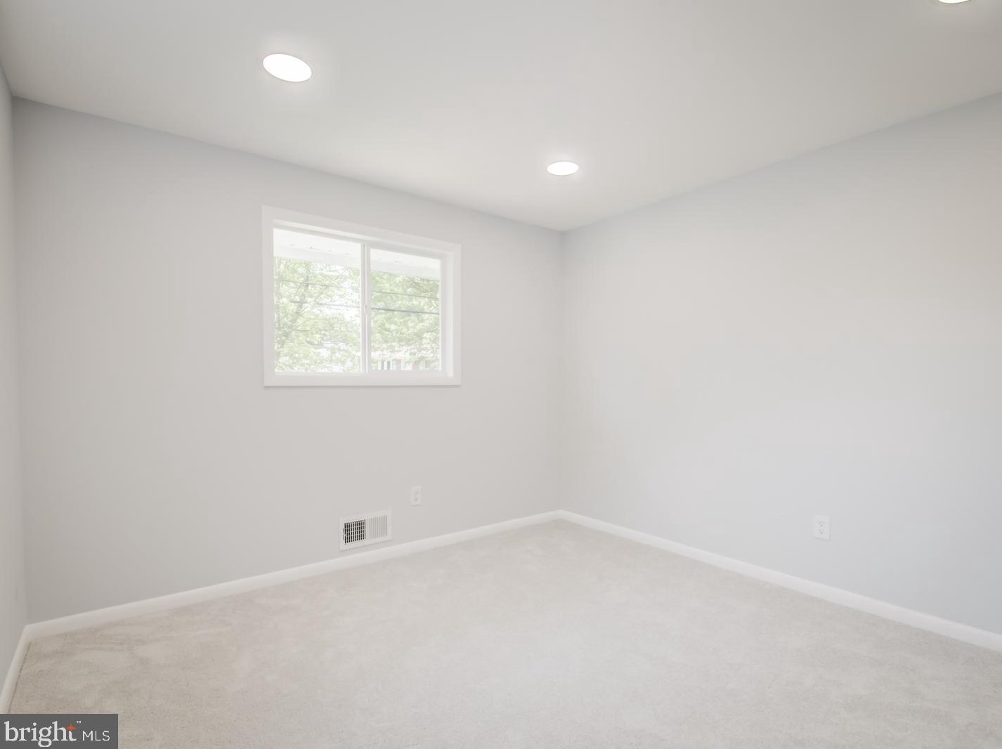 9214 Rolling Vw Dr, Lanham MD 20706-2458 exterior