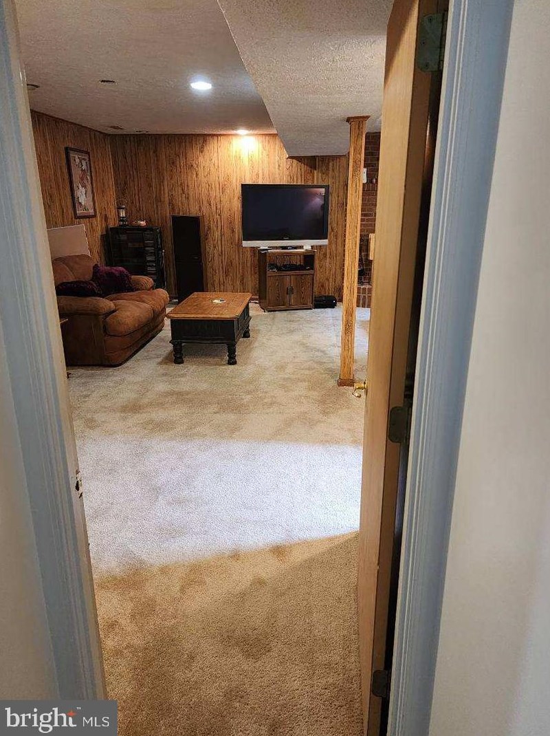 9507 Dalmatia Dr, Clinton MD  20735-4404 exterior