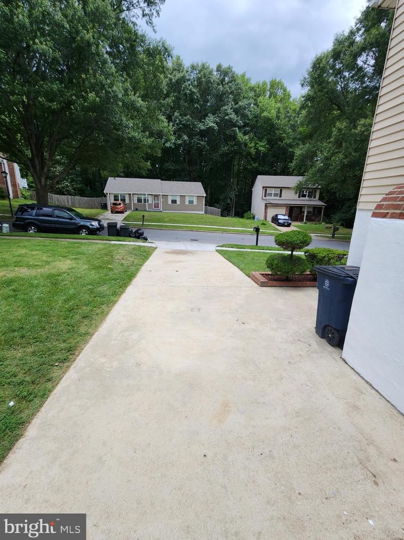 9507 Dalmatia Dr, Clinton MD  20735-4404 exterior