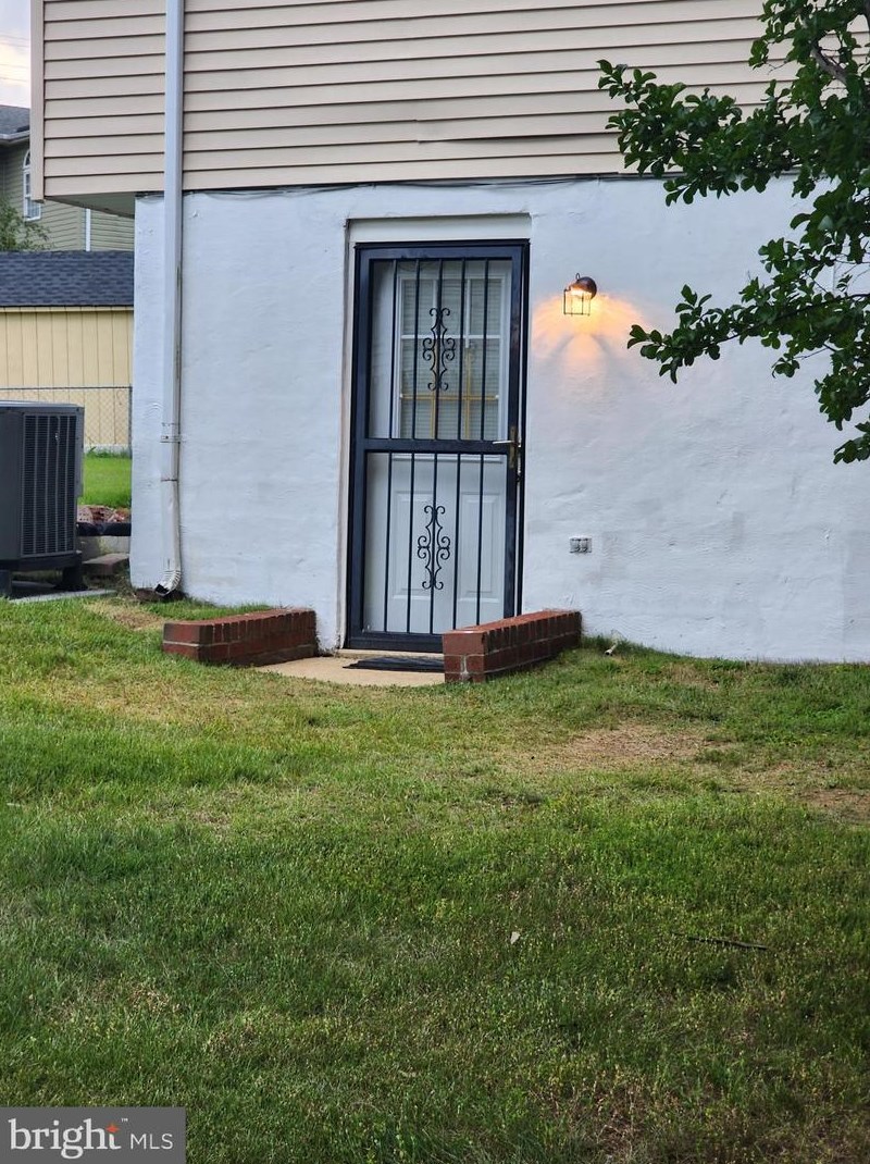 9507 Dalmatia Dr, Clinton MD  20735-4404 exterior