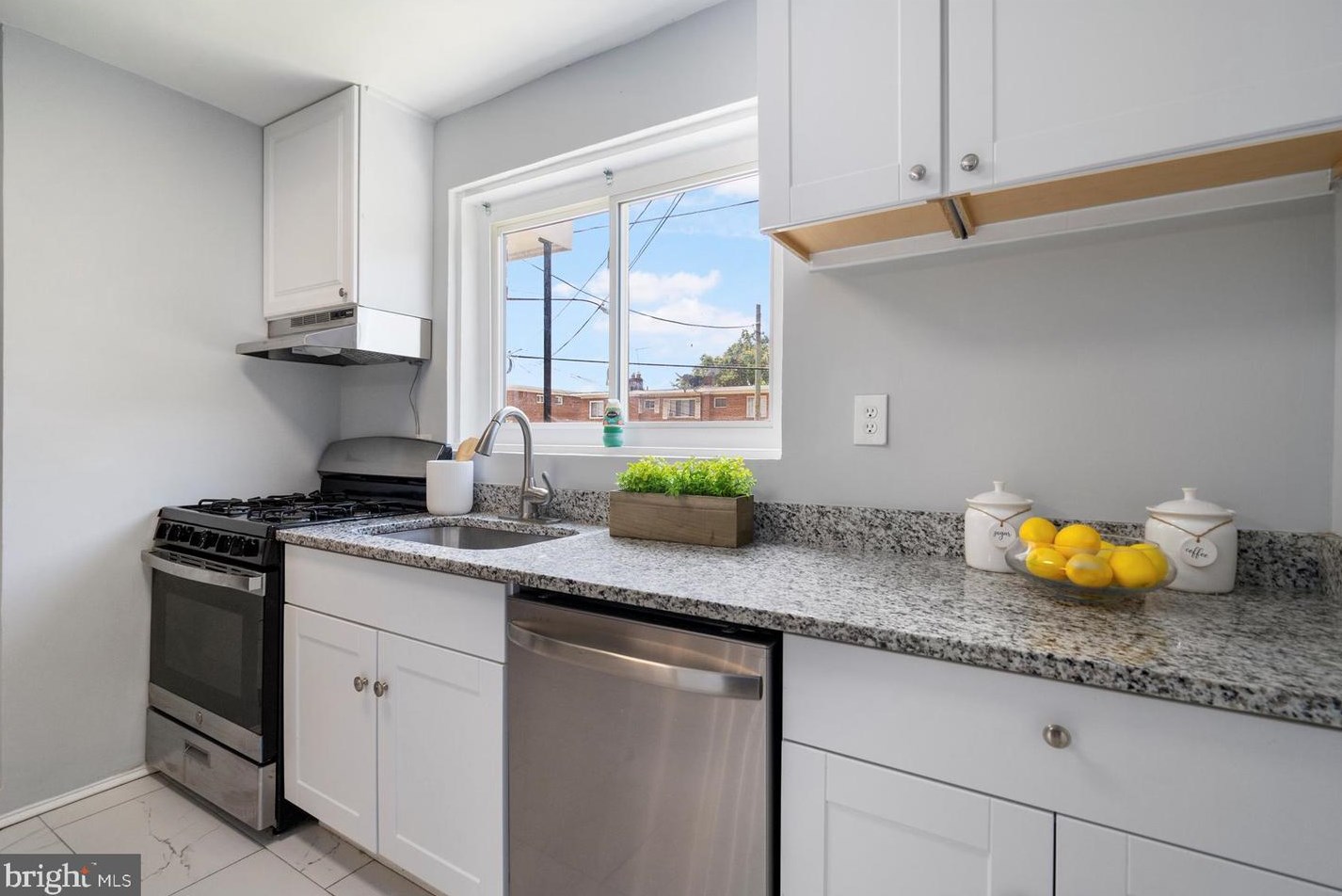 5202 Leverett St, Oxon Hill MD  20745-2032 exterior