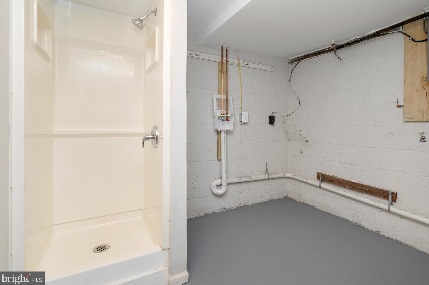 5202 Leverett St, Oxon Hill MD  20745-2032 exterior