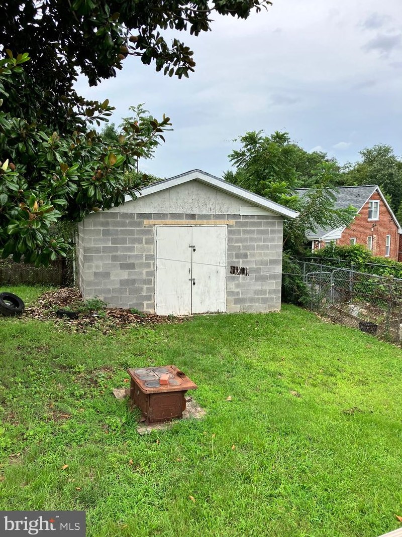 1105 Eastern Ave, Capitol Heights MD 20743-1033 exterior