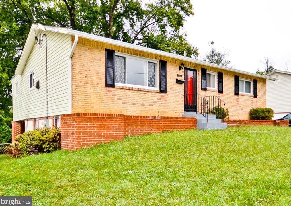 6904 Drylog St, Capitol Heights MD  20743-2403 exterior