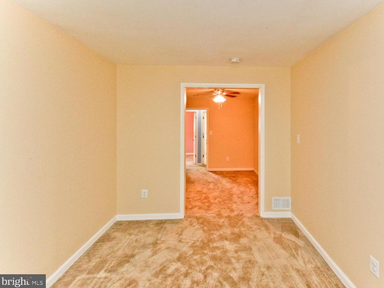 6904 Drylog St, Capitol Heights MD  20743-2403 exterior