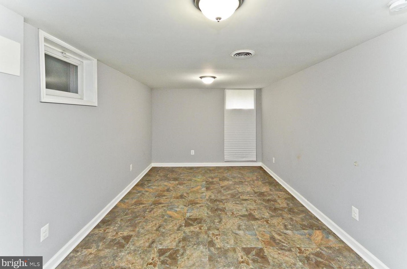 6904 Drylog St, Capitol Heights MD  20743-2403 exterior