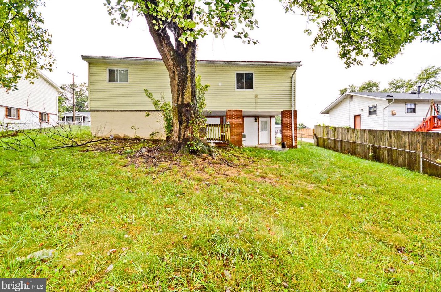 6904 Drylog St, Capitol Heights MD  20743-2403 exterior