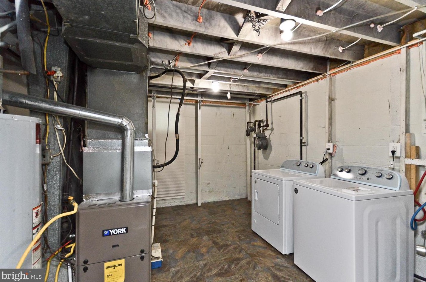 6904 Drylog St, Capitol Heights MD  20743-2403 exterior