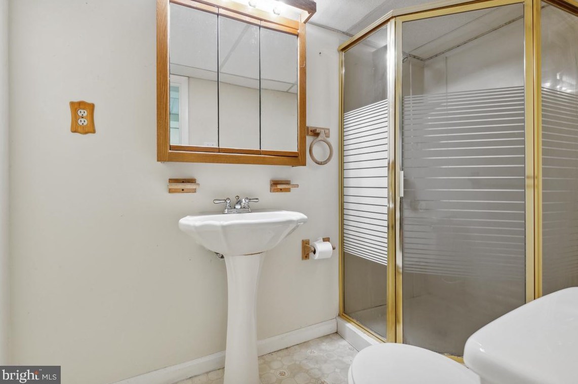 7916 Beechnut Rd, Capitol Heights MD 20743-4733 exterior