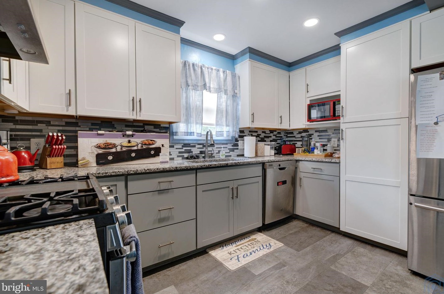 6815 Drylog St, Capitol Heights MD 20743-2401 exterior