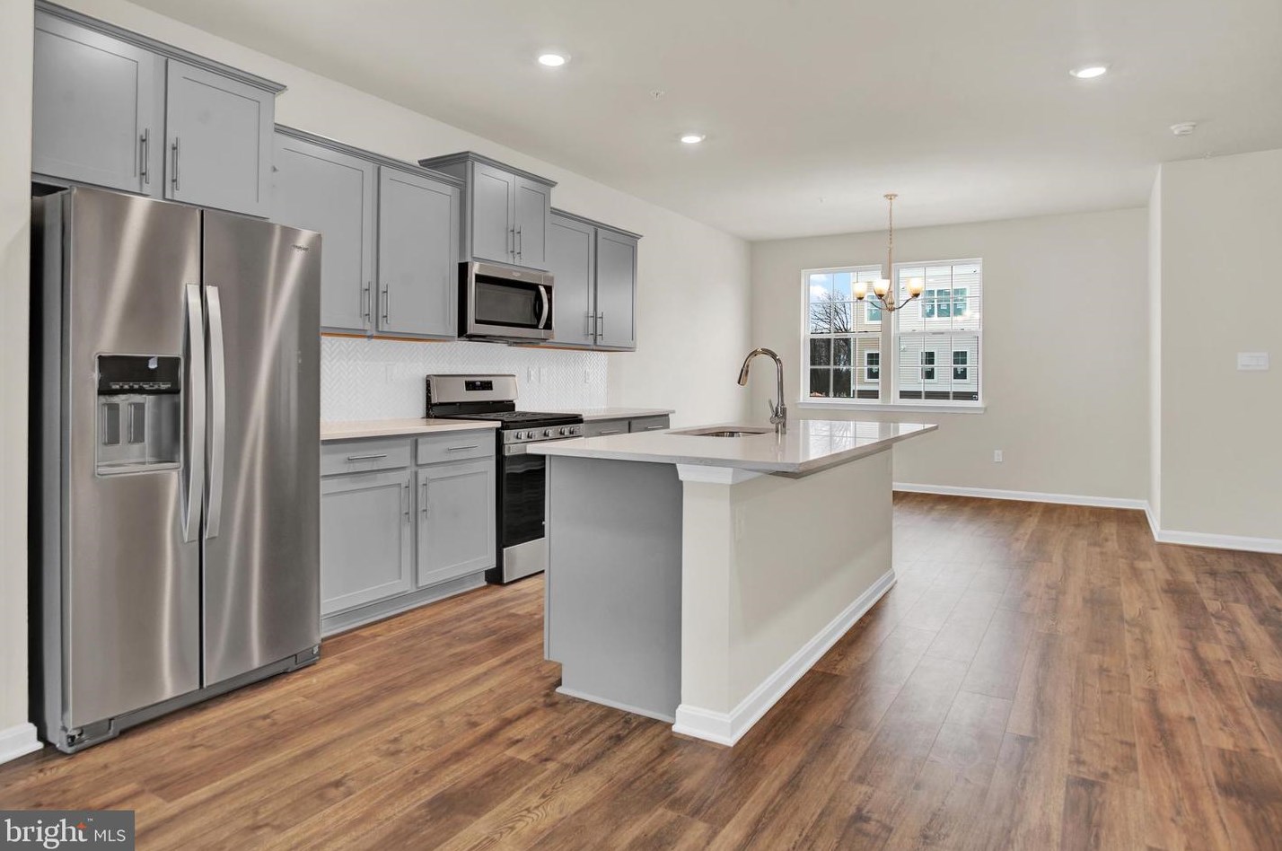 8811 Mimosa Ave, Clinton MD  20735-2648 exterior