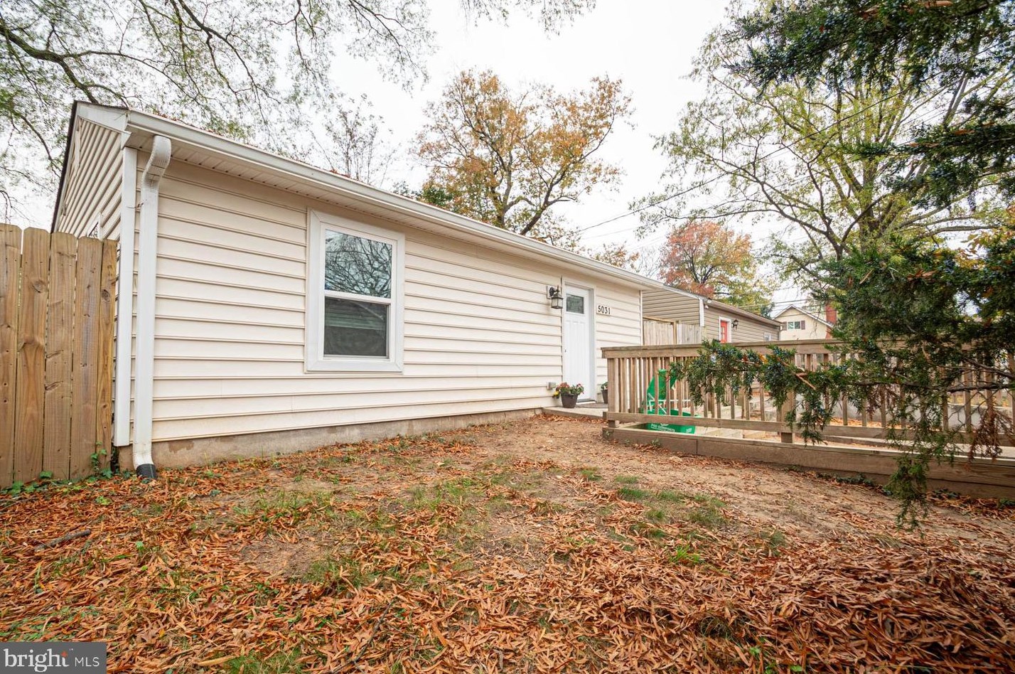 5031 Emo St, Capitol Heights MD  20743-2858 exterior
