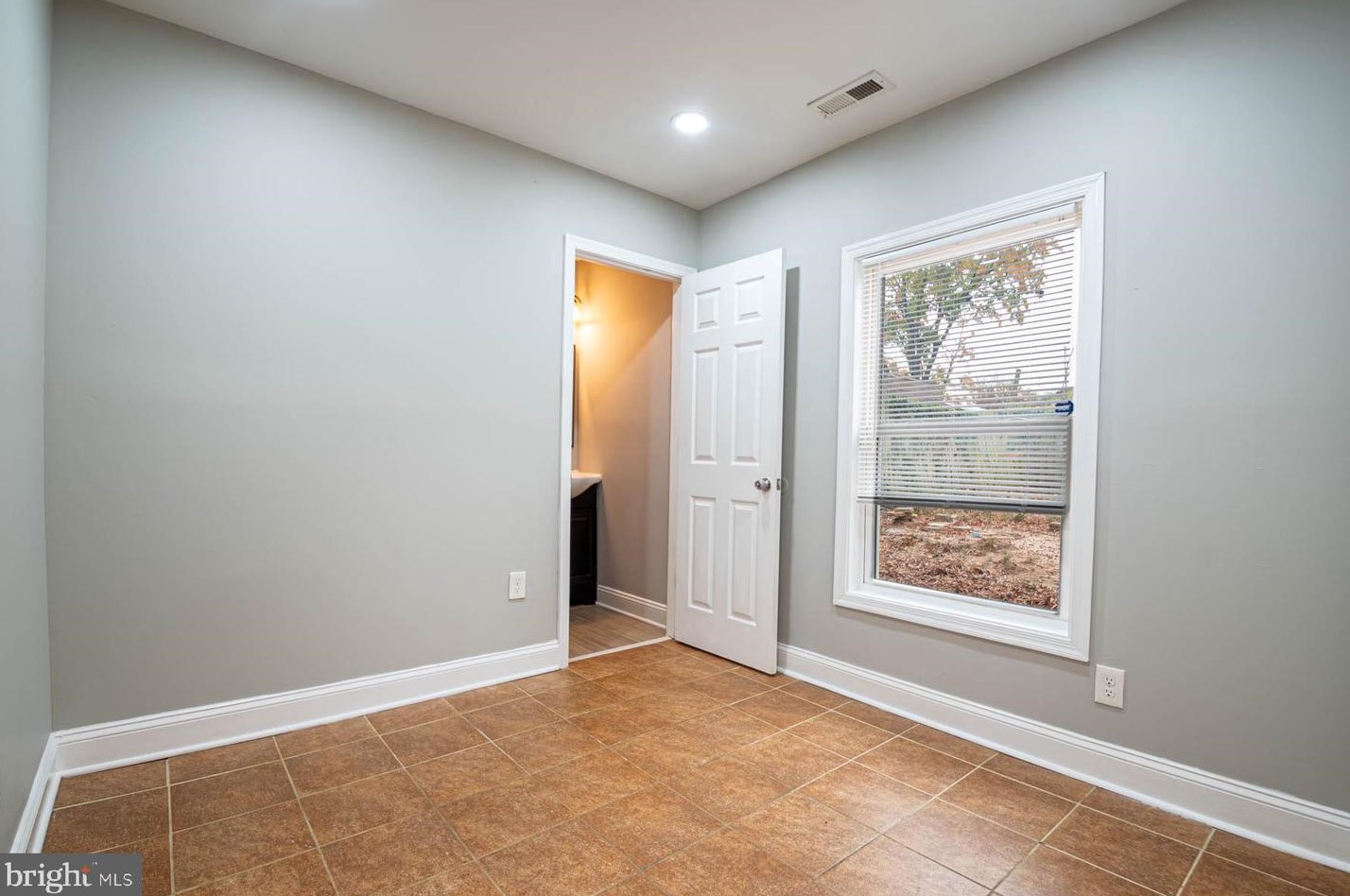 5031 Emo St, Capitol Heights MD  20743-2858 exterior